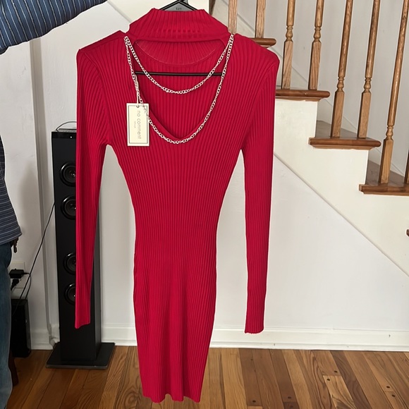 Beautiful red dress - Picture 7 of 7